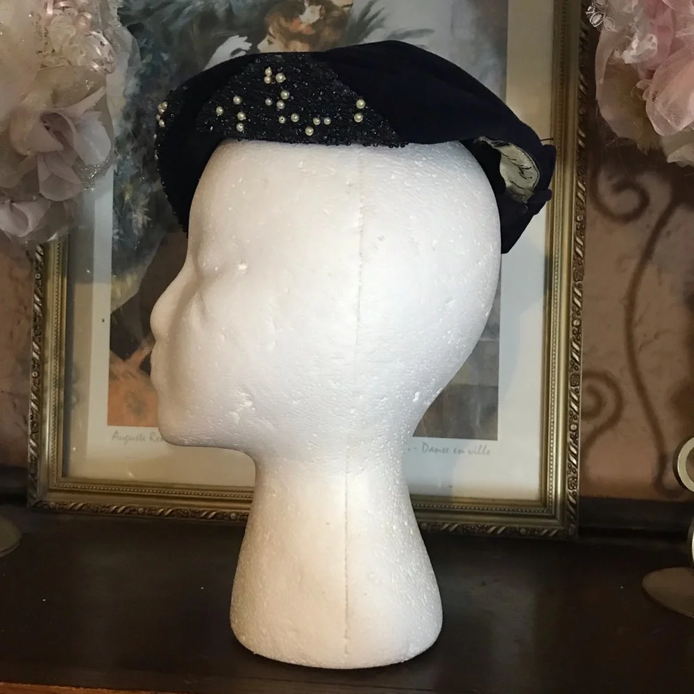 VINTAGE 1960'S BLUE VELOUR BERET STYLE HAT WITH RHINESTONE EMBELLISHMENT - Picture 6 of 13